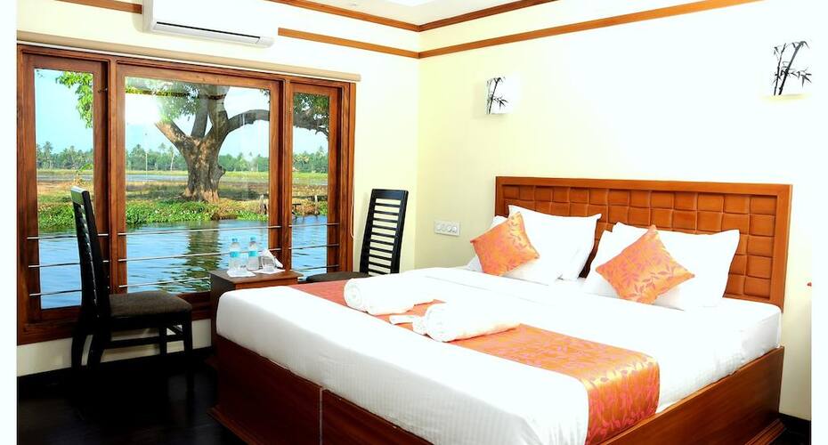 The Arabian Cruises Luxury, Kumarakom 2