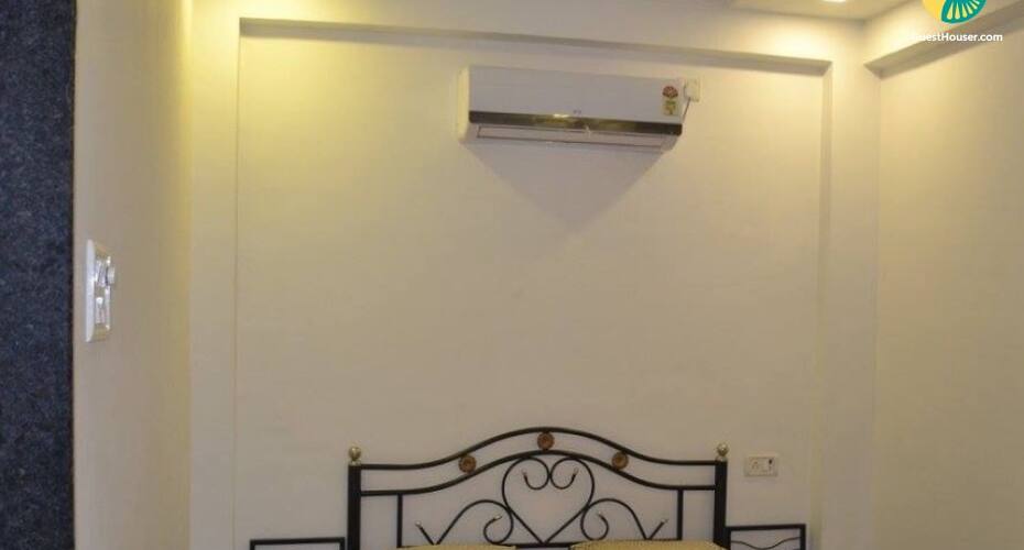 4-bedroom bungalow with a swimming pool, Lonavala 4