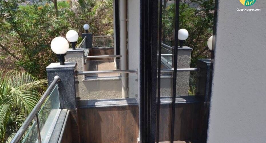 4-bedroom bungalow with a swimming pool, Lonavala 5
