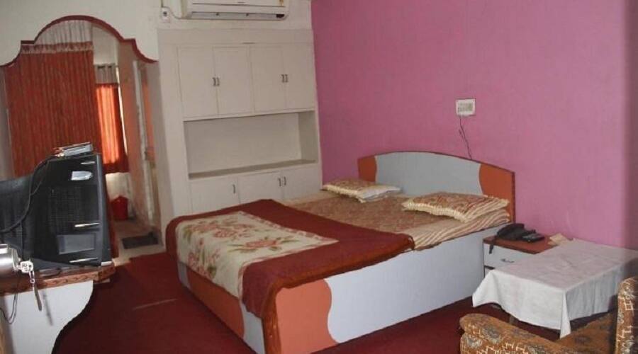 Hotel Roshni, Ahmedabad 4