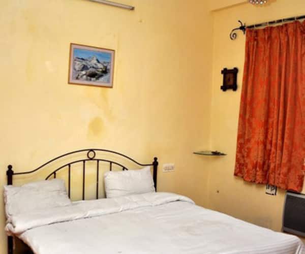 A restful 4-bedroom villa with a pool, 60 m from Tungareshwar Mahadev Temple, Lonavala 4