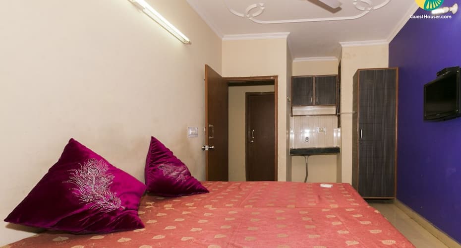 A well furnished 1 bedroom studio apartment, Gurgaon 4