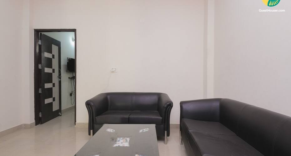 A well furnished 1 bedroom apartment, Gurgaon 3