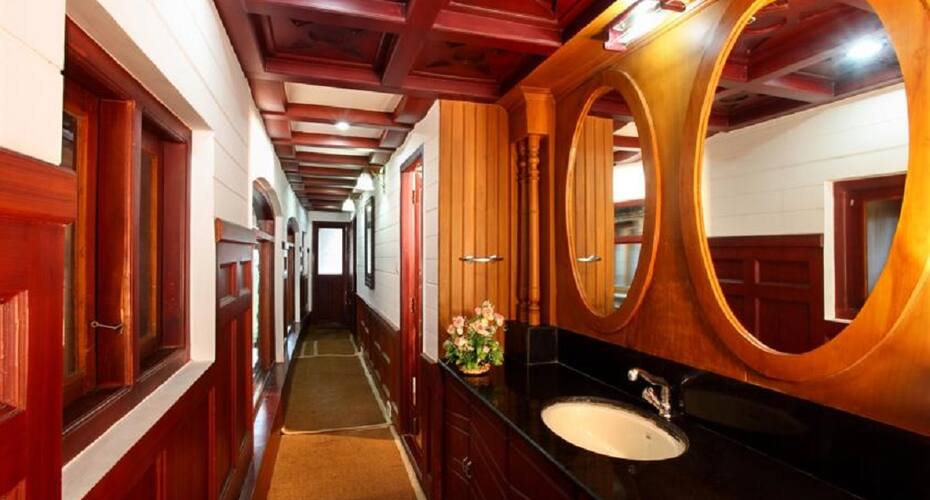 Nanni Luxury Houseboats, Alleppey 3