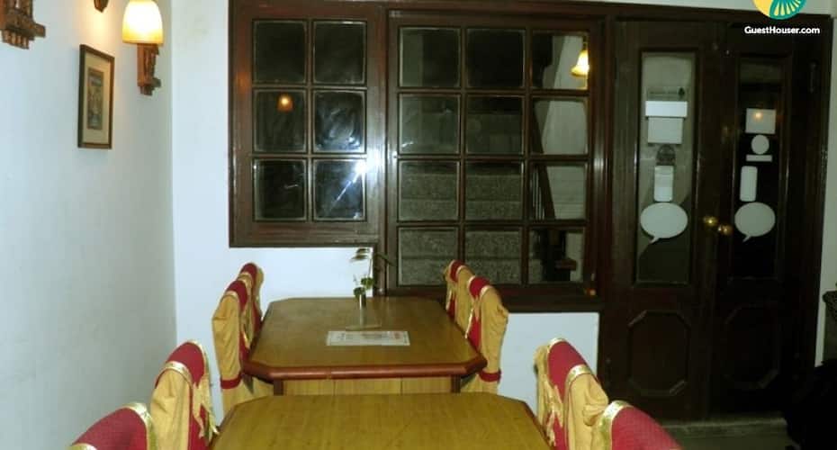 Well-furnished stay for three, close to Christ Church, Shimla 4