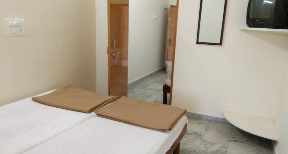 MSR Lodge, Tirupati 3