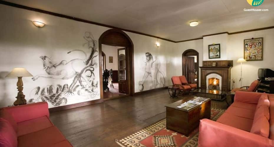 Well-appointed room in a Beautiful Victorian bungalow, Coonoor 5