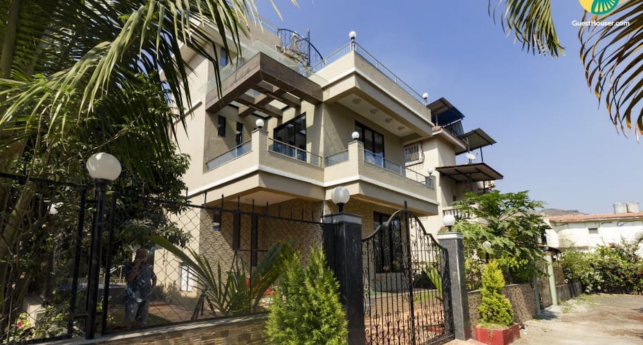 Well-furnished 4-BR bungalow with a pool, 1.8 km from Ryewood Park, Lonavala 1