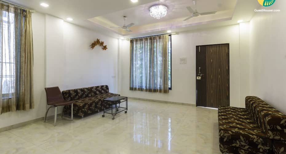 Well-furnished 4-BR bungalow with a pool, 1.8 km from Ryewood Park, Lonavala 4