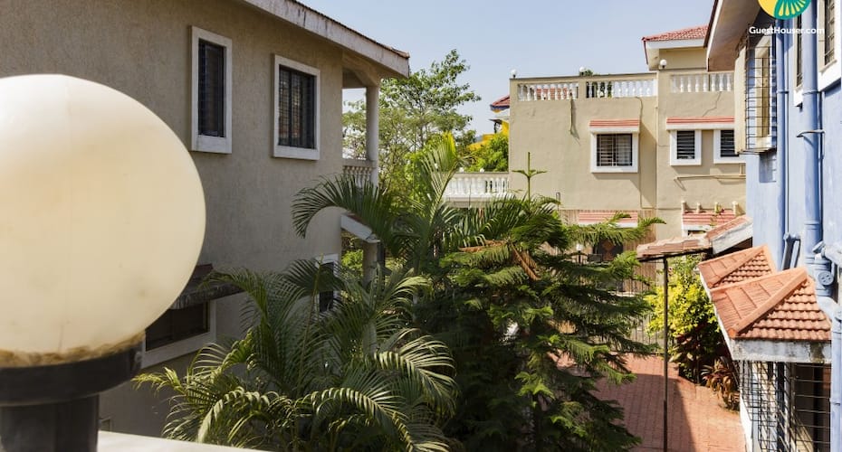Well-furnished 4-BR bungalow with a pool, 1.8 km from Ryewood Park, Lonavala 5