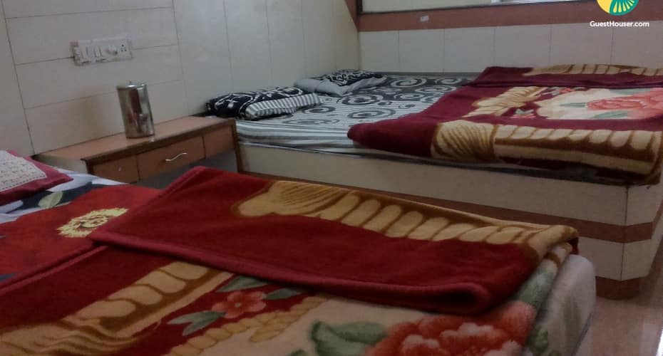 Restful accommodation in the city centre, for a friend's group, Mahabaleshwar 1