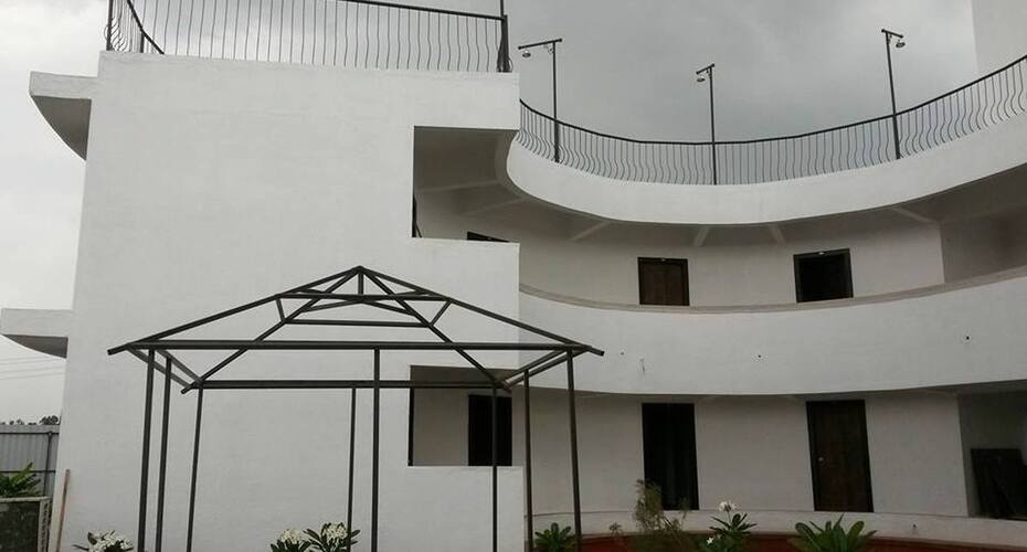 Cosy pool villa surrounded by mountains, Lonavala 4
