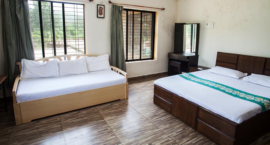 Stay in a Super Deluxe Room at Wada, Igatpuri 2