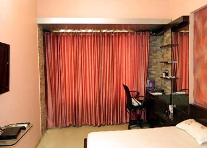 Madam Re Neptune Tower 2 BHK (Apartment 4), Mumbai 4