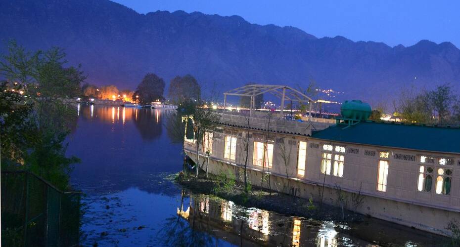 Peacock Houseboats, Srinagar 1