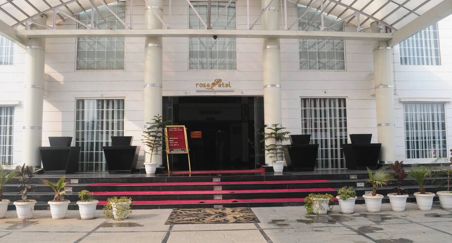 Rose Petal hotel Srinagar, Book hotel online Hoteldekho