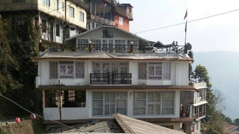 Live Away Home 1 - Darjeeling, Darjeeling 1