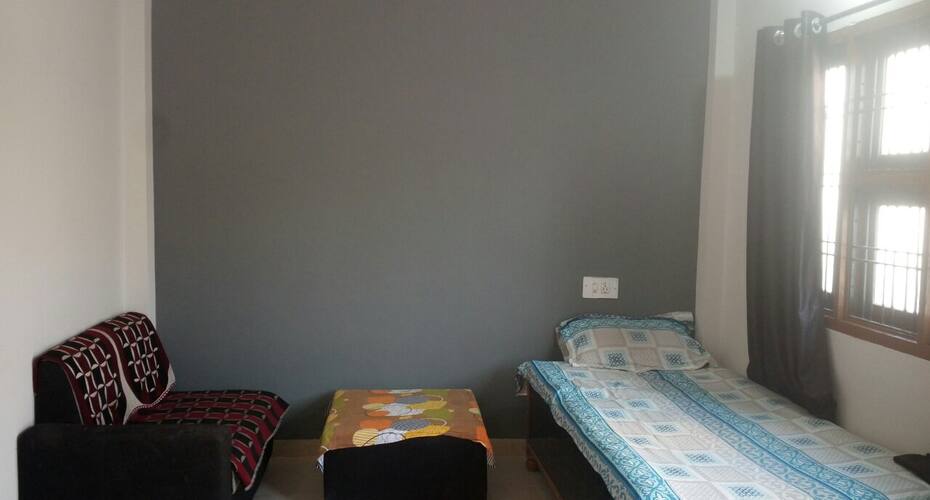 Deepika Homestay, Indore 4