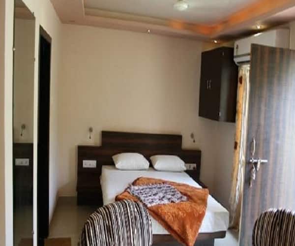Standalone deluxe cottage room - White House, Panchgani 3