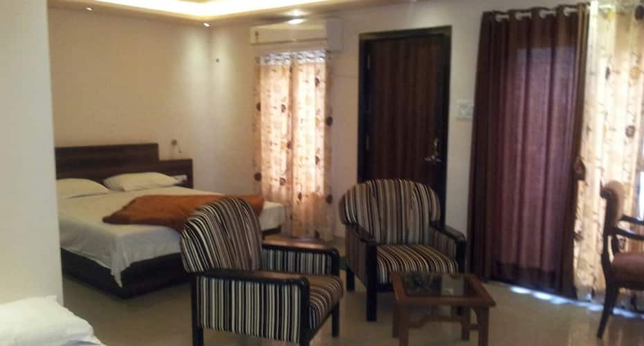Standalone deluxe cottage room - White House, Panchgani 4