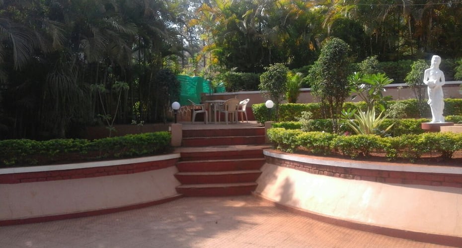 Standalone deluxe cottage room - White House, Panchgani 5
