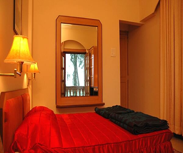 Two bedroom Bungalow - White House, Panchgani 4