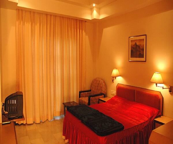 Two bedroom Bungalow - White House, Panchgani 5