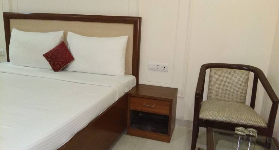 Yoyo  Room Sec62, Noida 5
