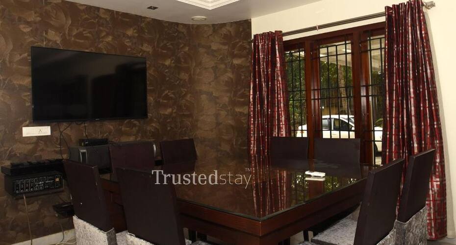 TrustedStay Rose Garden, Kochi 5