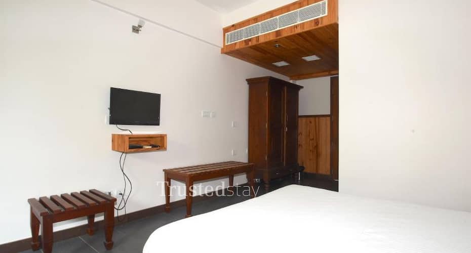 TrustedStay Lakeside, Kochi 5