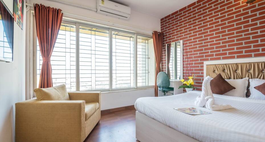 Airport view - studio apartment, Mumbai 2
