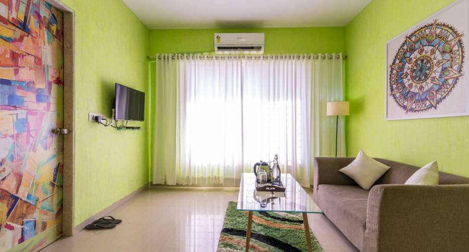 Charming Green Studio near BKC, Mumbai 1