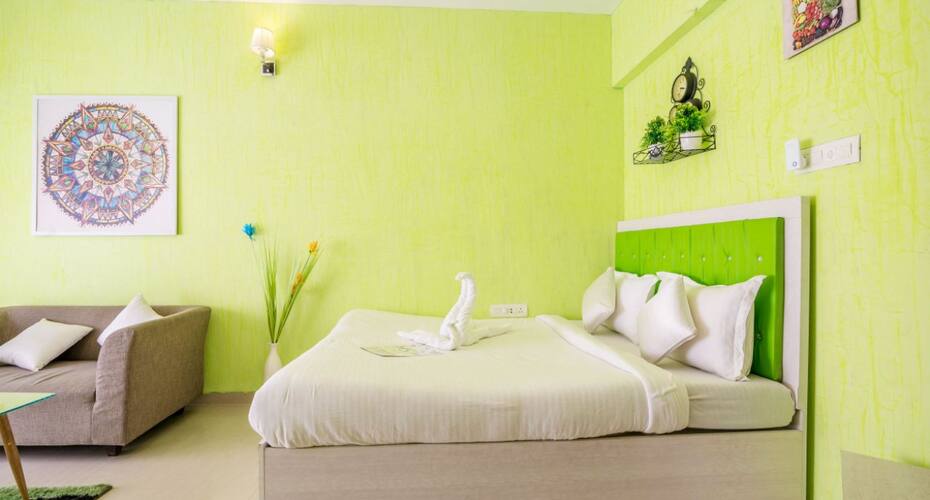 Charming Green Studio near BKC, Mumbai 5