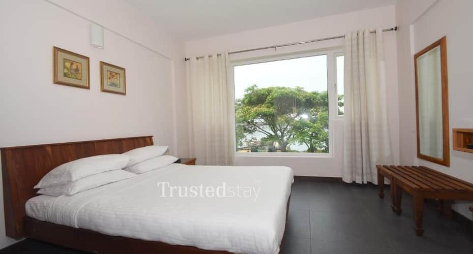 TrustedStay Grande Lakeside, Kochi 2