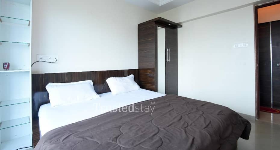 TrustedStay Tulsi Aura Building, Mumbai 5