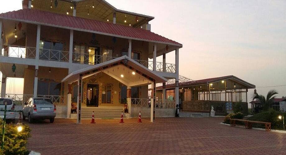 Well-maintained Rooms in a Resort in Village Semri, Bhopal 1