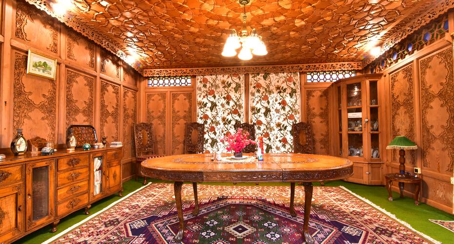 Inshallah Houseboat, Srinagar 4