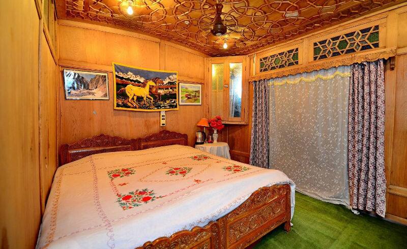 Umbrella House Boat, Srinagar 2