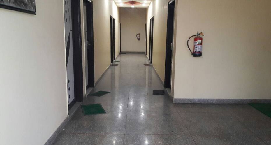 Hotel Jas Inn, Gurgaon 4