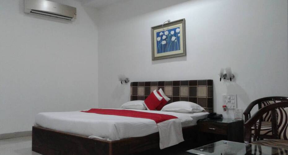 Ranjeet Hotel, Akola 3