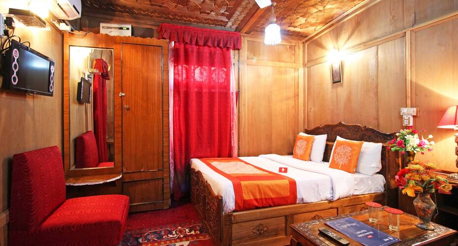 Shiraz Houseboat, Srinagar 4