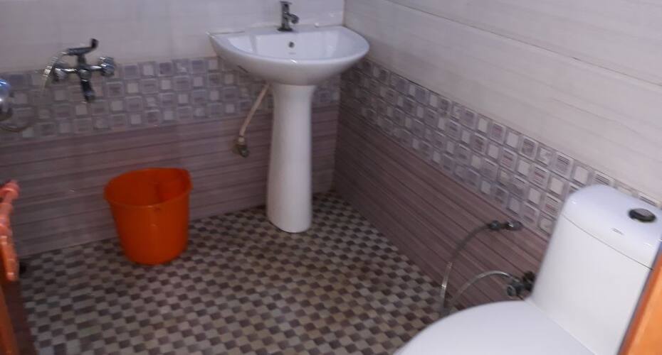 BTT House Boat 1 Bed, Alleppey 4