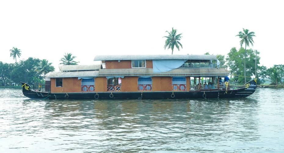 BTT House Boat 4 Bed, Alleppey 3