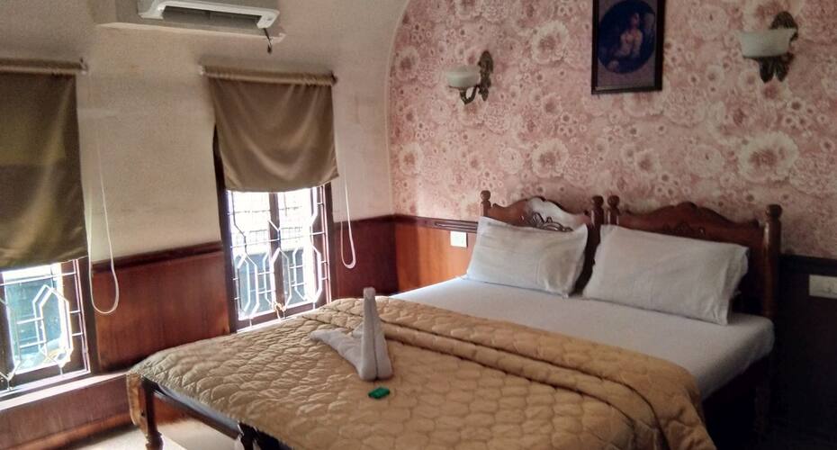 Kerala Vajrha 2 Bed, Alleppey 5