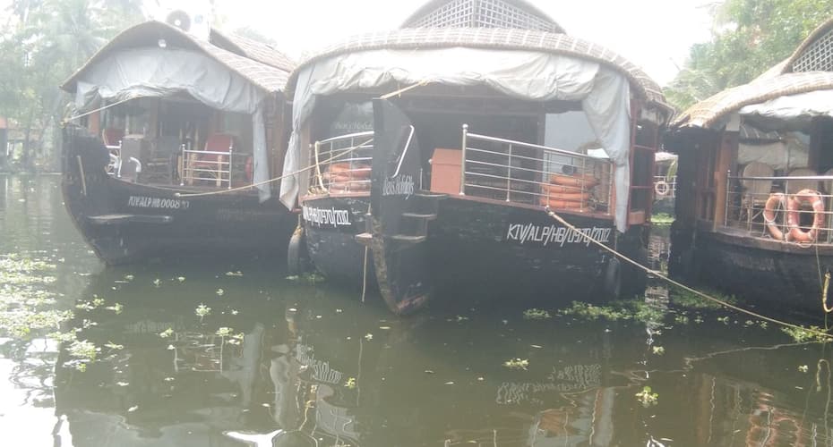 Kerala Tour Holidays Four Bed Premium, Alleppey 2