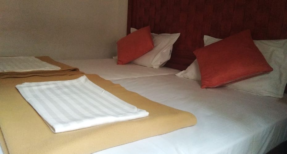 Kerala Tour Holidays Four Bed Premium, Alleppey 5