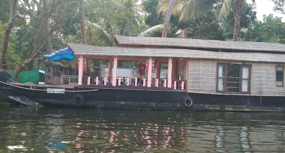 Kerala Tour Holidays Laxuary House Boat, Alleppey 1