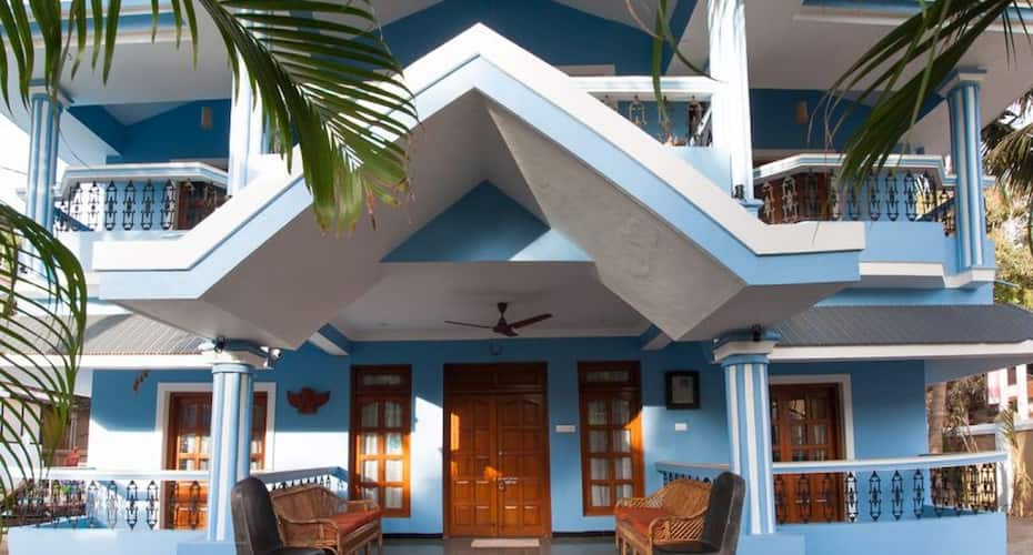 4BHK villa with shared pool 2 min walk to Calangute beach, Goa 2