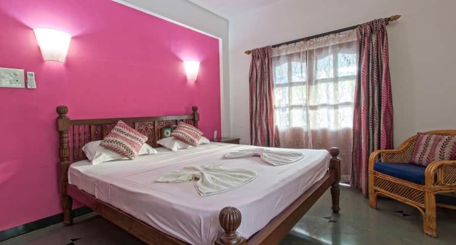 4BHK villa with shared pool 2 min walk to Calangute beach, Goa 3