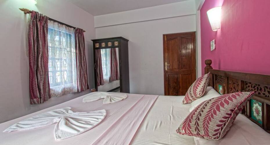 4BHK villa with shared pool 2 min walk to Calangute beach, Goa 4